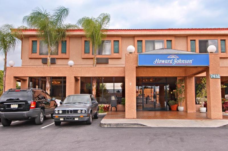 Howard Johnson By Wyndham Reseda Hotel & Suites Лос-Анджелес Экстерьер фото