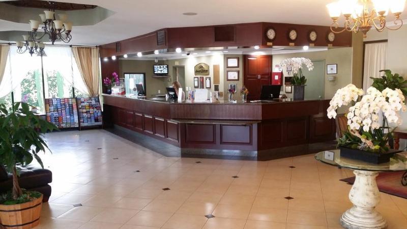 Howard Johnson By Wyndham Reseda Hotel & Suites Лос-Анджелес Экстерьер фото