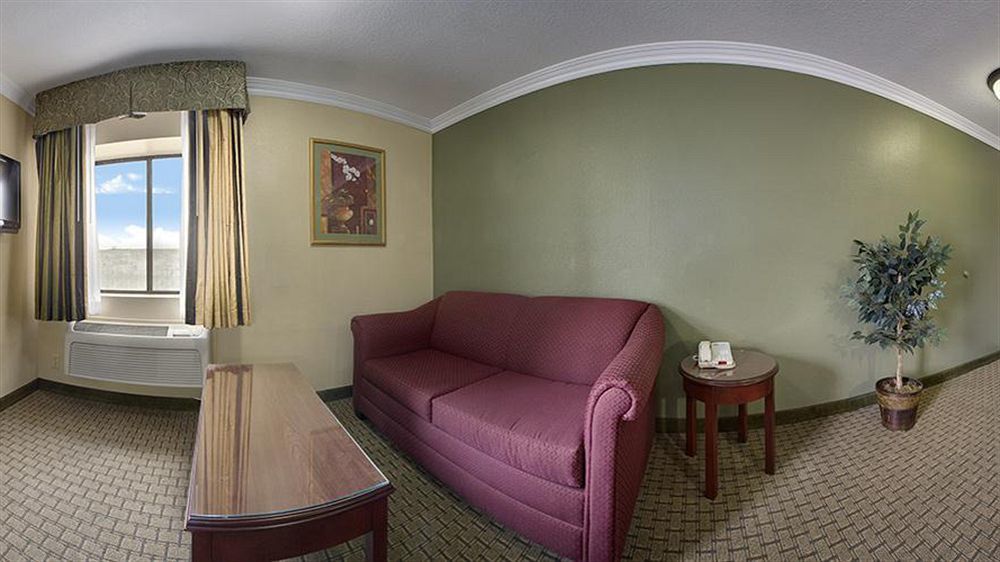 Howard Johnson By Wyndham Reseda Hotel & Suites Лос-Анджелес Экстерьер фото