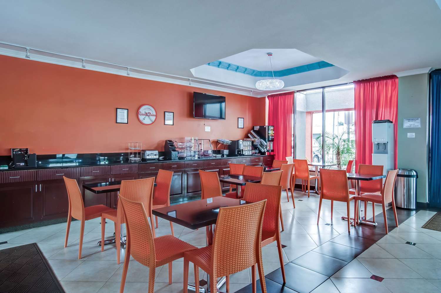Howard Johnson By Wyndham Reseda Hotel & Suites Лос-Анджелес Экстерьер фото