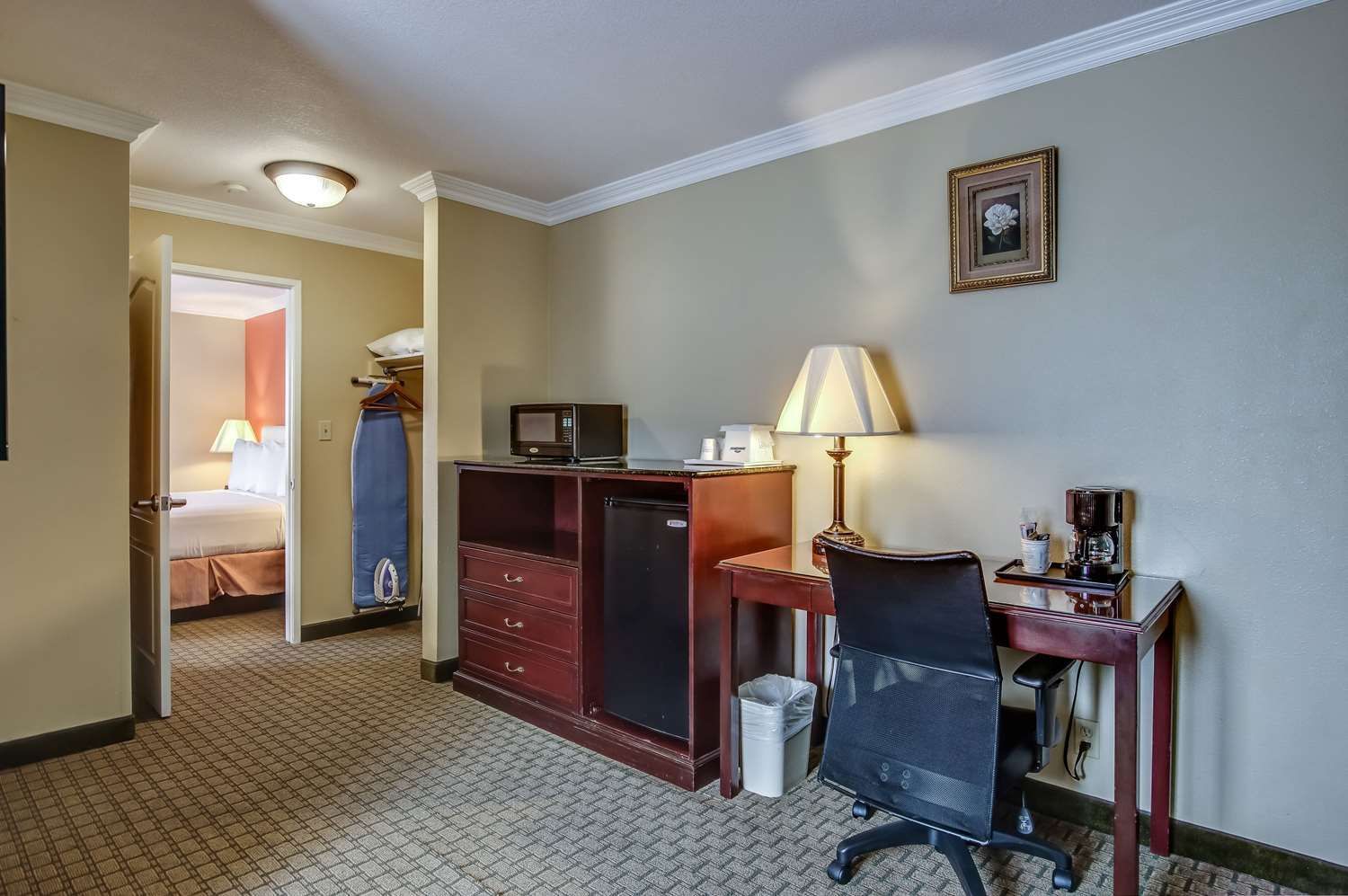 Howard Johnson By Wyndham Reseda Hotel & Suites Лос-Анджелес Экстерьер фото