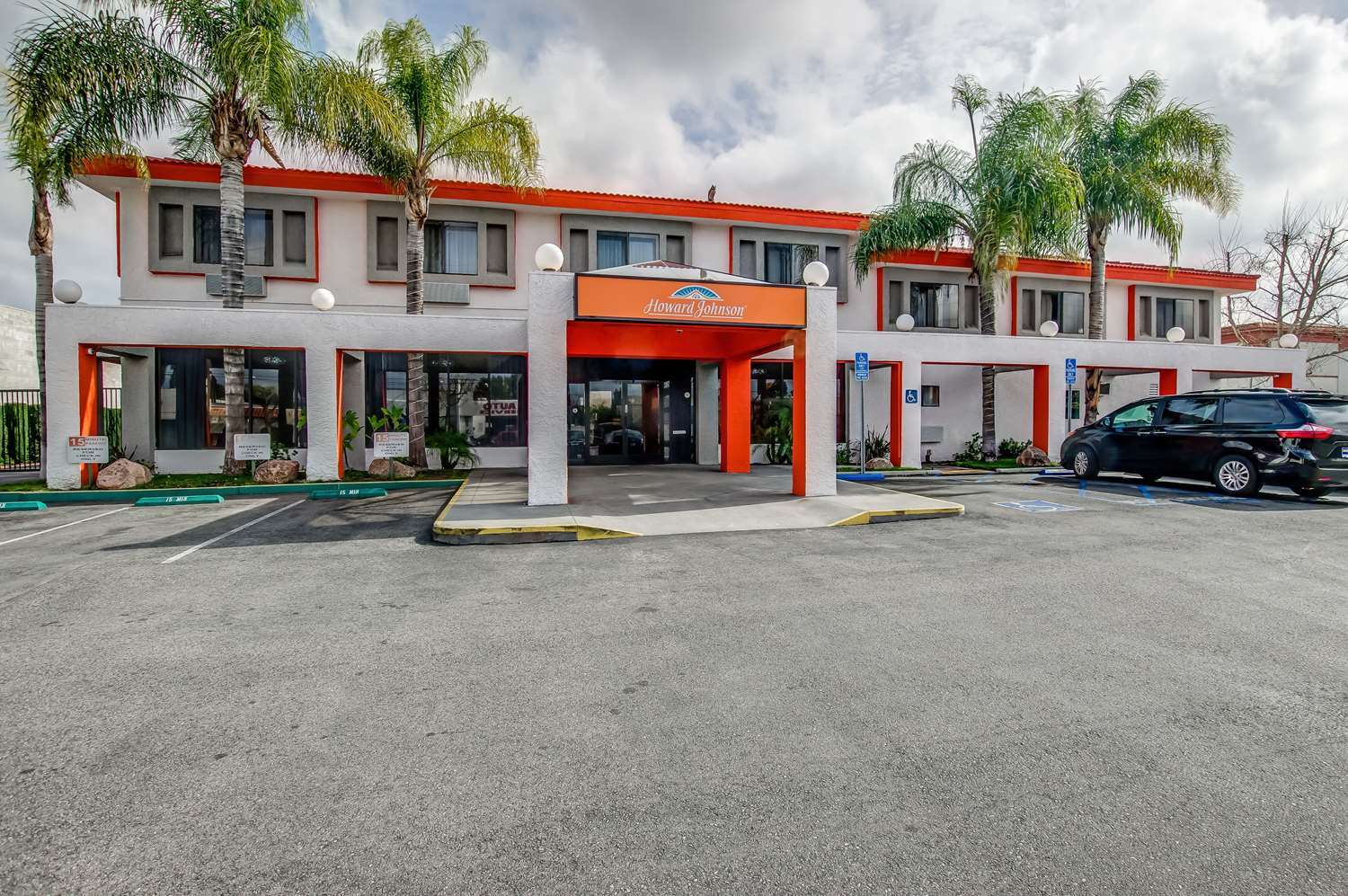 Howard Johnson By Wyndham Reseda Hotel & Suites Лос-Анджелес Экстерьер фото