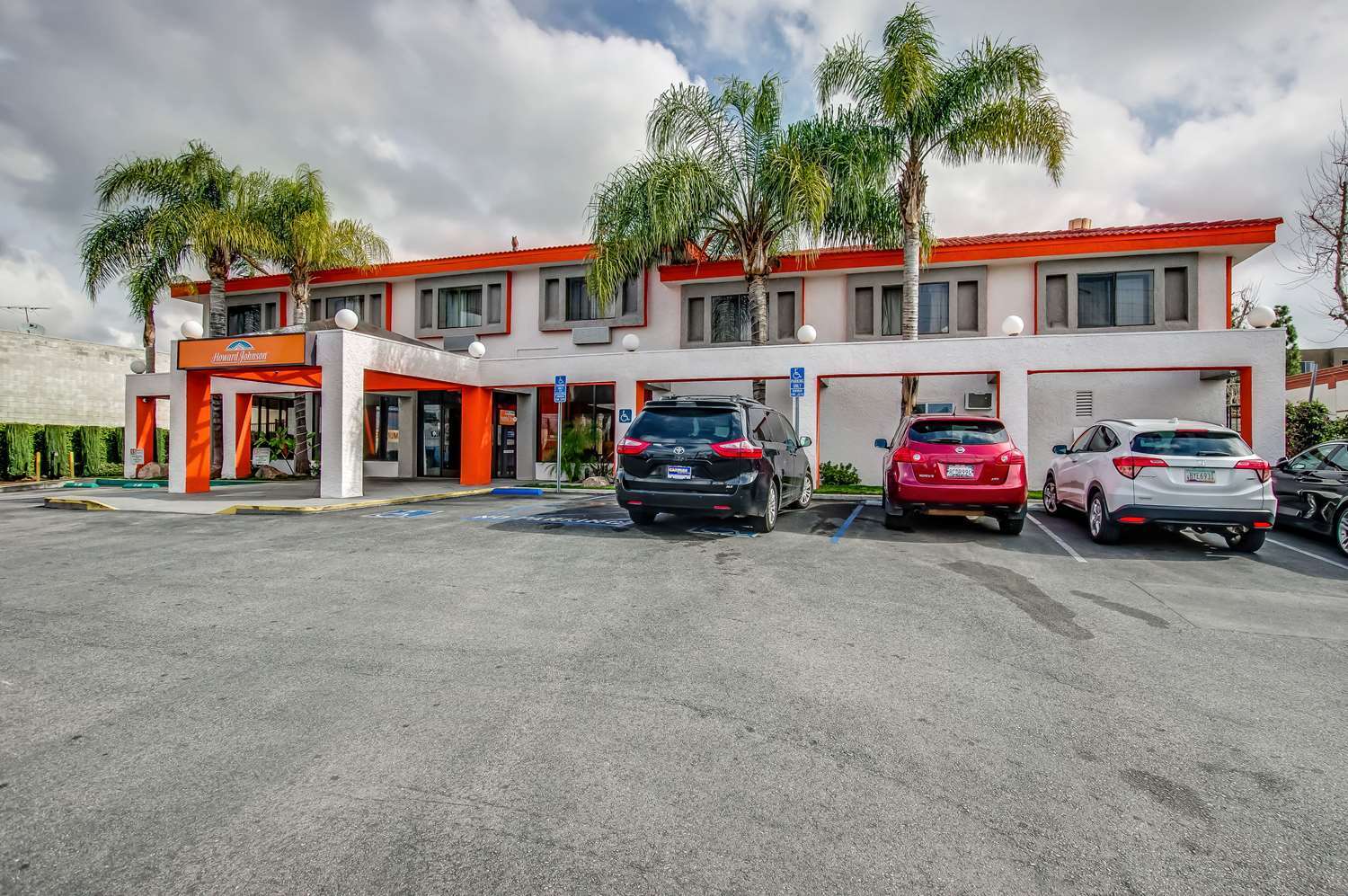 Howard Johnson By Wyndham Reseda Hotel & Suites Лос-Анджелес Экстерьер фото